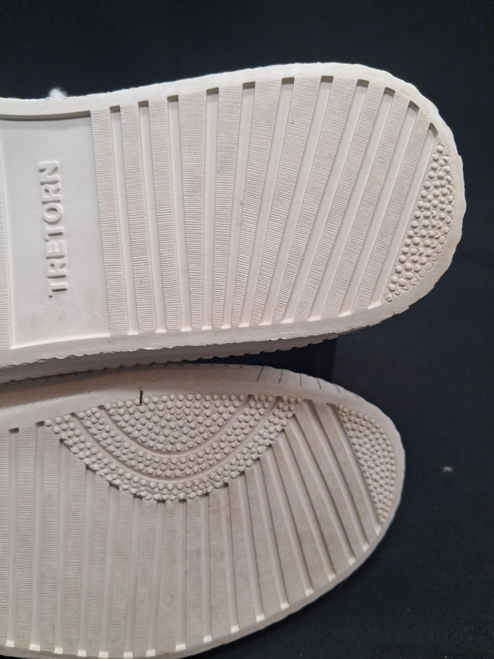 Tretorn White Canvas Low-Top Sneakers with Black Accent. 7.5. Gently Used - Picture 8 of 8